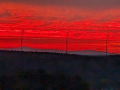 Spektakuläres Morgenrot über der Eifel